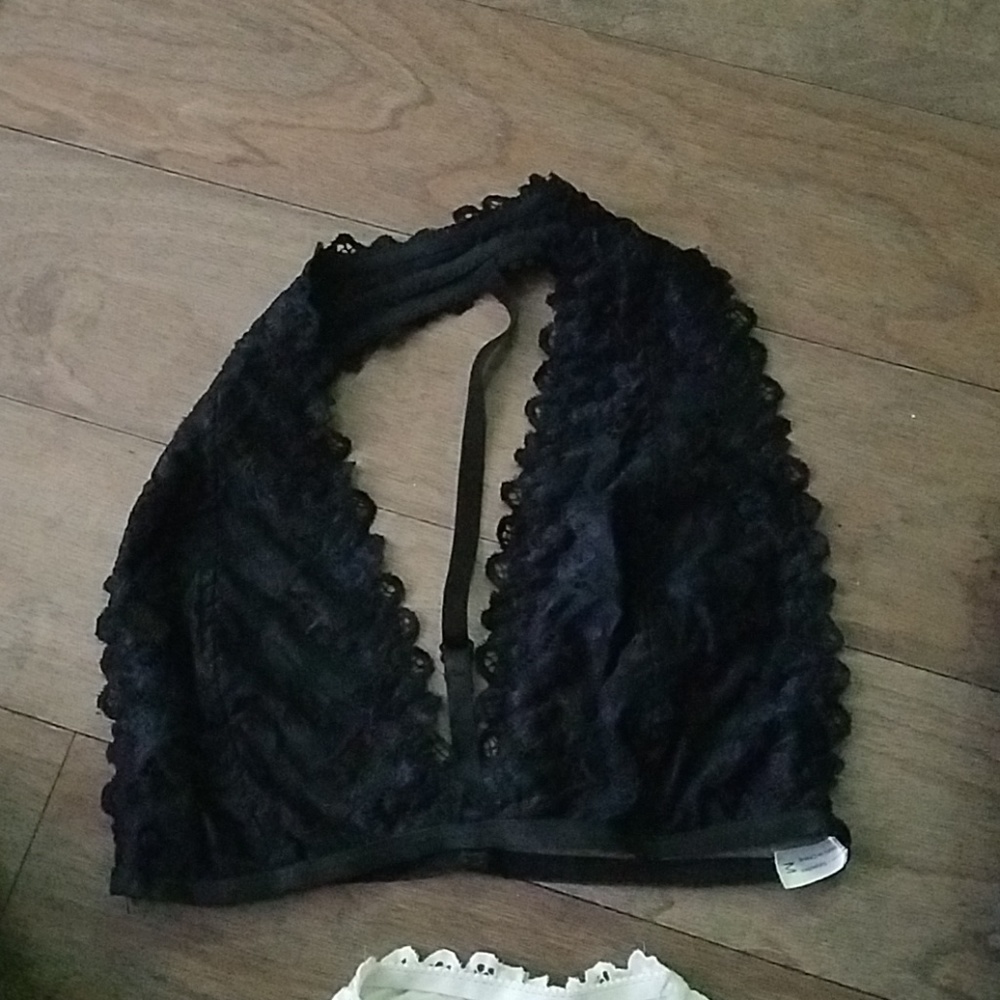 2 Bralettes